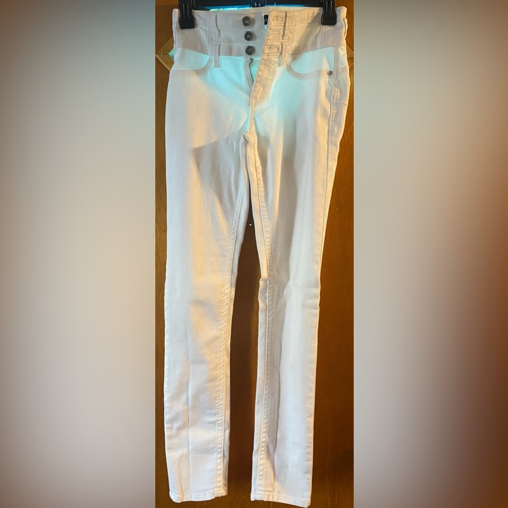Size 3 ALMOST FAMOUS WHITE JEANS. They are super skinny jeans.